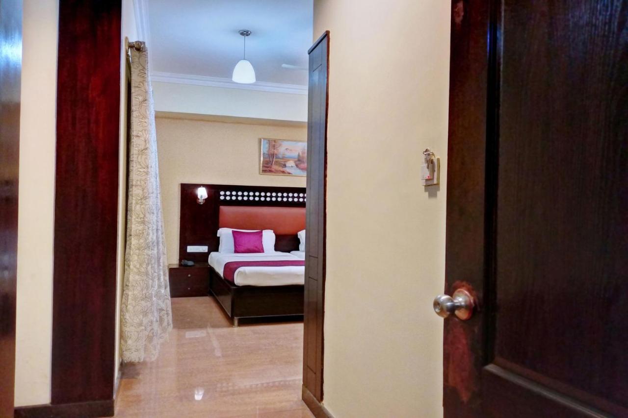 Oyo 10437 Hotel Hibiscus Inn Bangalore Esterno foto
