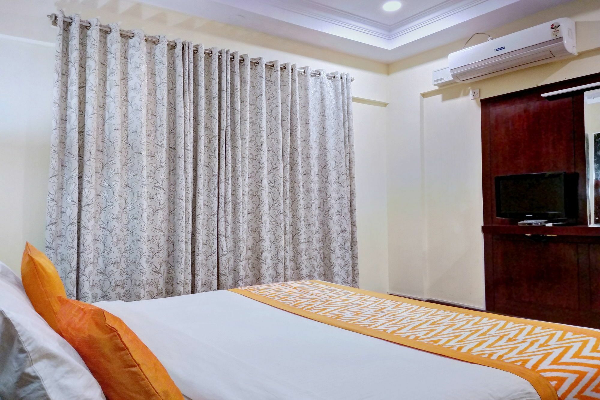Oyo 10437 Hotel Hibiscus Inn Bangalore Esterno foto